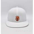 Capa de snapback blanca de 6 paneles con placa de metal